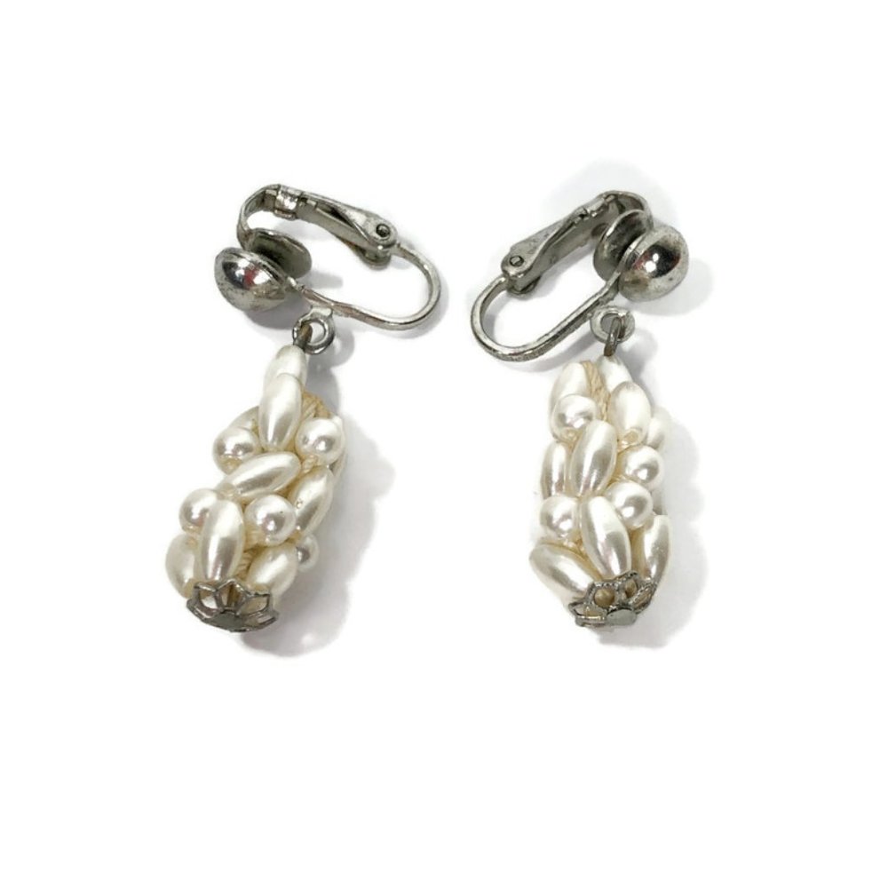VINTAGE 1950's Faux Freshwater Pearl Dangle Clip On Cluster Earrings